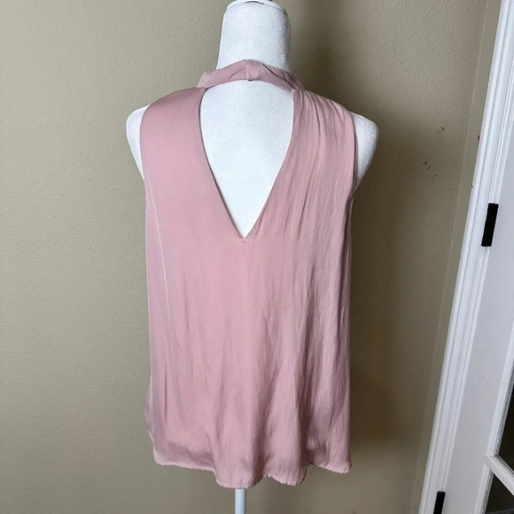 ASTR THE LABEL Blush V Neck Silky Blouse Tank Top - Size Large - Picture 5 of 8